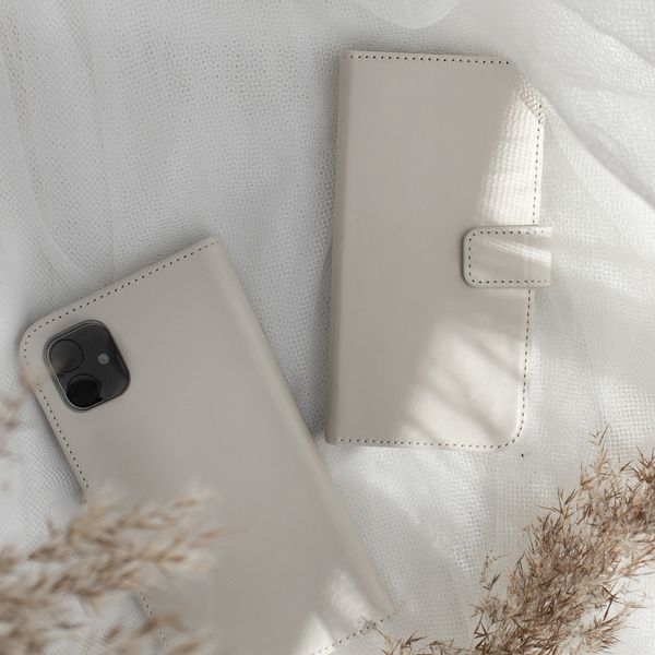 Selencia Echtleder Klapphülle Samsung Galaxy S21 Plus - Greige