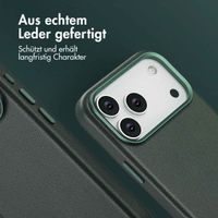 Accezz MagSafe Leather Backcover Apple iPhone 17 Pro Max - Cedar Green