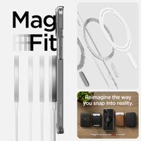 Spigen Ultra Hybrid Backcover MagSafe Apple iPhone 15 - Schwarz