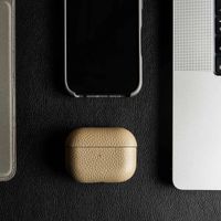 Accezz Echtleder Case  Apple AirPods 1 / 2 - Taupe
