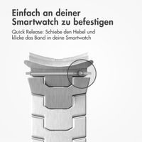 Accezz Steel Band für das  Samsung Galaxy Watch 4 / 5 / 6 / 7 / FE (20 mm) - Silber