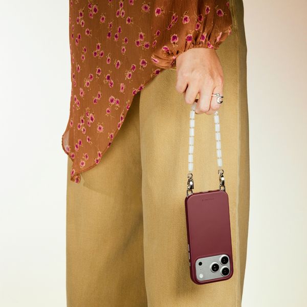 Selencia Rivièra Backcover mit MagSafe mit abnehmbaren Haken Samsung Galaxy A18 / A17 / A16 / A26 - Bold Burgundy