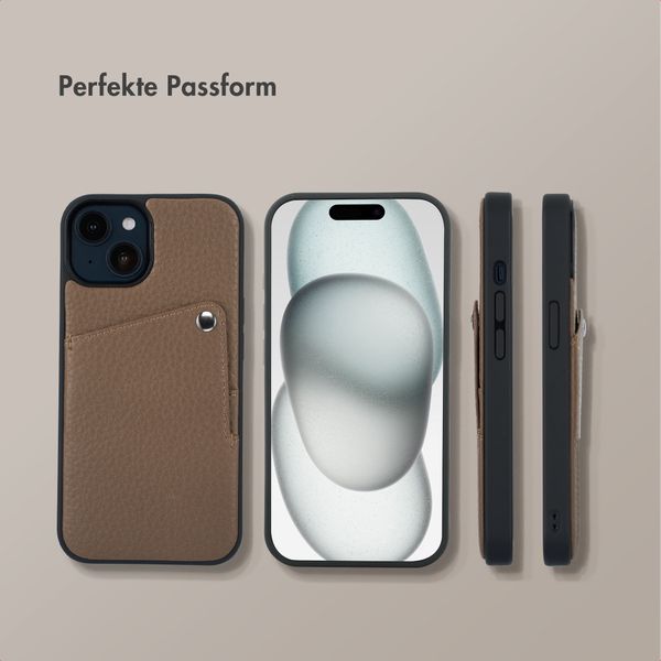 Selencia Riva Back Cover mit Kartenfach Apple iPhone 15 - Mocha Brown