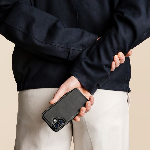 Accezz Backcover mit MagSafe Apple iPhone 17 Pro - Schwarz