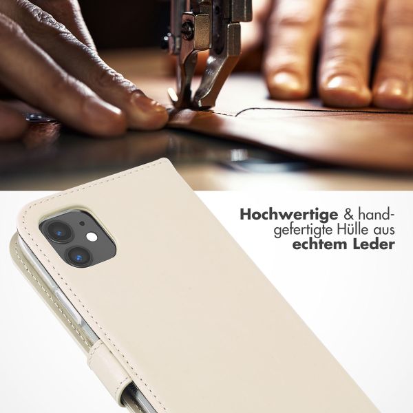 Selencia Echtleder Klapphülle Apple iPhone 11 - Greige