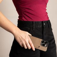 Selencia Riva Back Cover mit Kartenfach Apple iPhone 17e / 16e - Mocha Brown