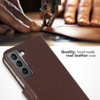 Selencia Echtleder Klapphülle Samsung Galaxy S22 - Braun