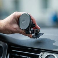 SP Connect SP Charging Adhesive Mount Pro SPC+ – Selbstklebender Handyhalter mit Ladefunktion – Geeignet für SPC+ Hüllen – Schwarz