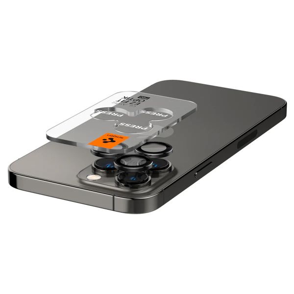 Spigen Optik Pro EZ Fit Lens Protector 2er-Pack Apple iPhone 16 Pro (Max) / 15 Pro (Max) / 14 Pro (Max) - Schwarz