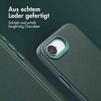 Accezz MagSafe Leather Backcover Apple iPhone 17e / 16e - Cedar Green