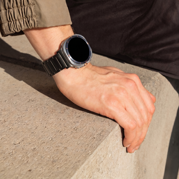 Accezz Mattes Titanstahlarmband für Samsung Galaxy Watch Ultra 2 (2026) / Ultra (2024/2025) - Schwarz