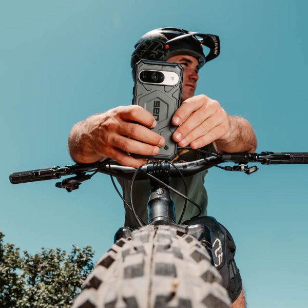 UAG Pathfinder Back Cover Magnet Google Pixel 9 - Schwarz