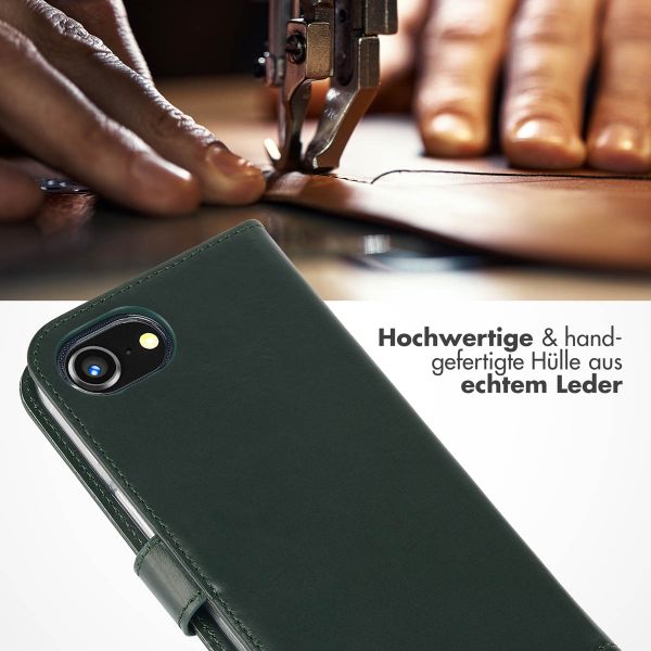 Selencia Echtleder Klapphülle Apple iPhone 17e / 16e - Grün