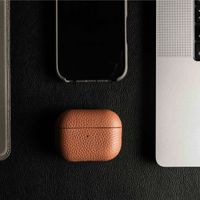 Accezz Echtleder Case  Apple AirPods 1 / 2 - Cognac