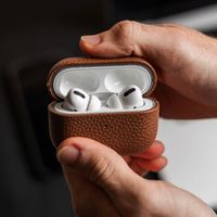 Accezz Echtleder Case  Apple AirPods 1 / 2 - Cognac