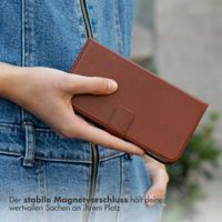 Selencia Echtleder Klapphülle Apple iPhone 13 - Hellbraun