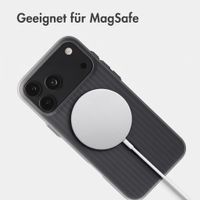 Accezz Lite Backcover mit MagSafe | Fluted | Apple iPhone 18 Pro / 17 Pro - Matte Black