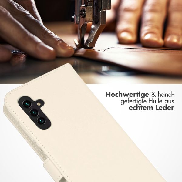 Selencia Echtleder Klapphülle Samsung Galaxy A13 (5G) / A04s - Greige