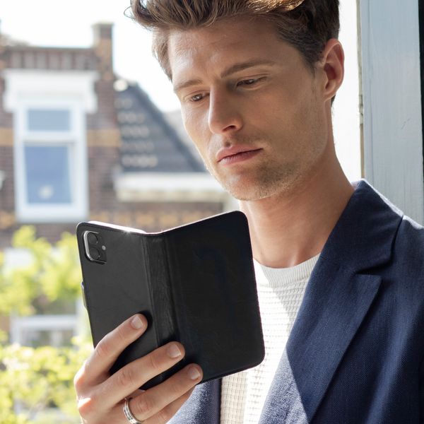 Selencia Echtleder Klapphülle Apple iPhone 8 Plus / 7 Plus - Schwarz
