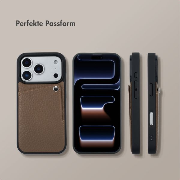 Selencia Riva Back Cover mit Kartenfach Apple iPhone 17 Pro - Mocha Brown