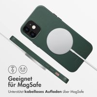 Accezz MagSafe Leather Backcover Apple iPhone 12 (Pro) - Cedar Green