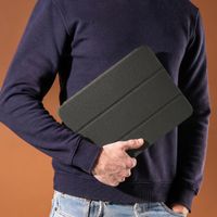 Accezz Leder Trifold Klaphülle Apple iPad 11 (2025) 11 Zoll A16 / iPad 10 (2022) 10.9 Zoll - Schwarz