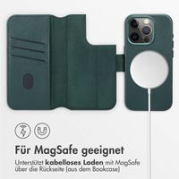 Accezz 2-in-1 Klapphülle aus Leder mit MagSafe Apple iPhone 15 Pro - Cedar Green