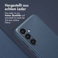 Accezz 2-in-1 Klapphülle aus Leder mit MagSafe Samsung Galaxy S24 - Nightfall Blue