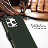 Selencia Echtleder Klapphülle Apple iPhone 15 Pro - Grün