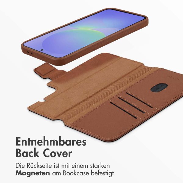 Accezz 2-in-1 Klapphülle aus Leder mit MagSafe Samsung Galaxy A36 / A56 - Kaffeebraun