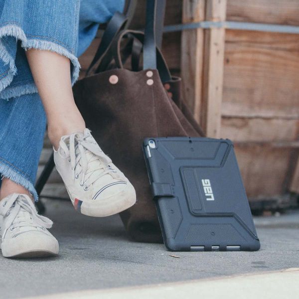 UAG Metropolis Klapphülle Apple iPad 9 (2021) 10.2 Zoll / iPad 8 (2020) 10.2 Zoll / iPad 7 (2019) 10.2 Zoll - Schwarz