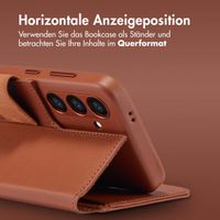 Accezz 2-in-1 Klapphülle aus Leder mit MagSafe Samsung Galaxy S24 - Sienna Brown