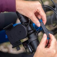 SP Connect Universal Charging Phone Clamp für SPC+ Mounts - Kabelloses Laden - Schwarz