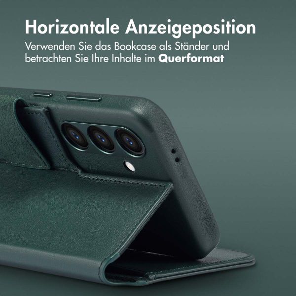 Accezz 2-in-1 Klapphülle aus Leder mit MagSafe Samsung Galaxy S24 - Cedar Green