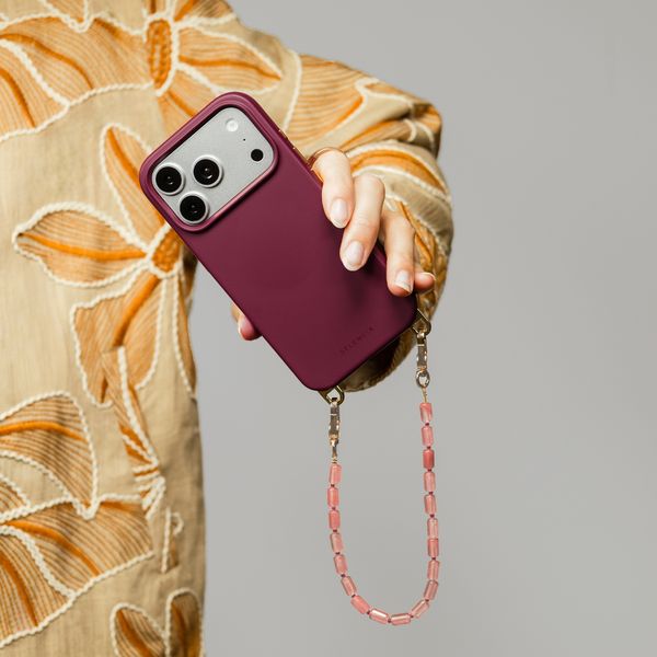 Selencia Rivièra Backcover mit MagSafe mit abnehmbaren Haken Samsung Galaxy A18 / A17 / A16 / A26 - Bold Burgundy