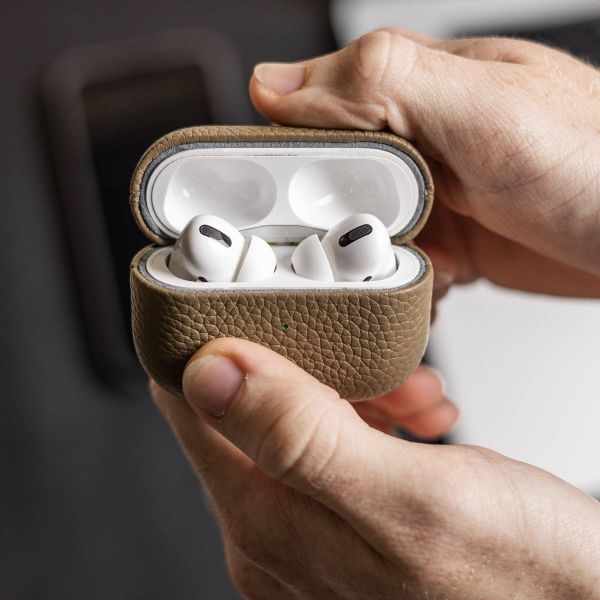 Accezz Echtleder Case  Apple AirPods 1 / 2 - Taupe