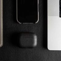 Accezz Echtleder Case  Apple AirPods 1 / 2 - Schwarz