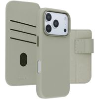 Accezz 2-in-1 Klapphülle aus Leder mit MagSafe Apple iPhone 18 Pro / 17 Pro - Light Grey