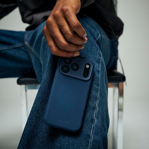 Decoded Silikon-Case MagSafe Apple iPhone 17 - True Navy