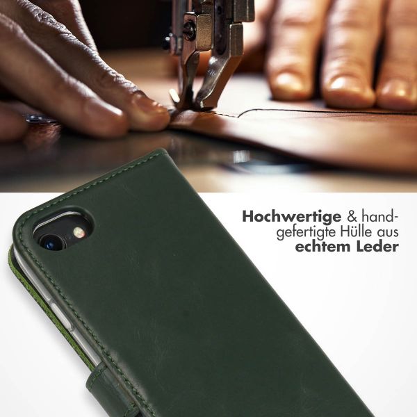 Selencia Echtleder Klapphülle Apple iPhone SE (2022 / 2020) / 8 / 7 / 6(s) - Grün