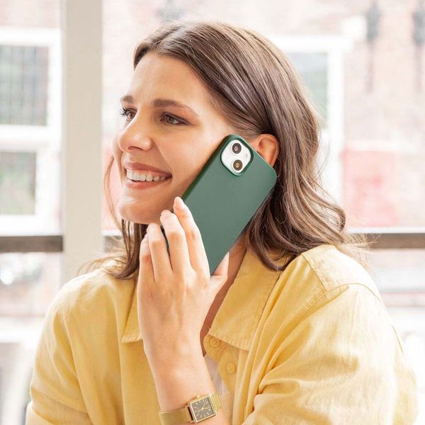 Accezz Liquid Silikoncase mit MagSafe Apple iPhone 16 Pro - Cooper Green
