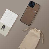 Selencia Riva Back Cover mit Kartenfach Apple iPhone 15 - Mocha Brown