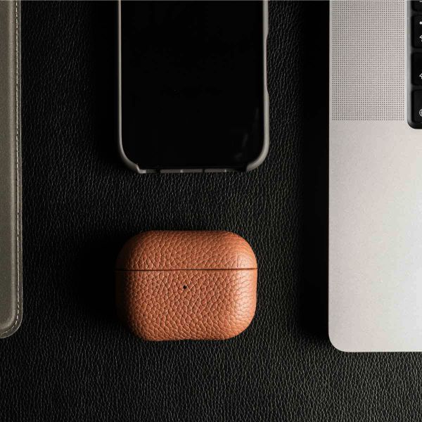 Accezz Echtleder Case  Apple AirPods 1 / 2 - Cognac