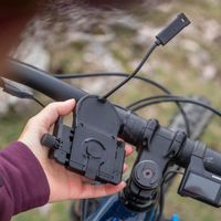 SP Connect Universal Charging Phone Clamp für SPC+ Mounts - Kabelloses Laden - Schwarz