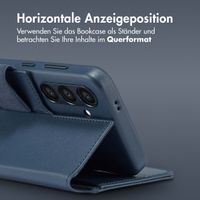 Accezz 2-in-1 Klapphülle aus Leder mit MagSafe Samsung Galaxy S24 - Nightfall Blue