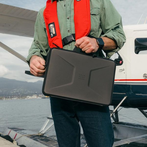 UAG Civilian Shock Laptop Hülle 13-14 Zoll - Laptop Sleeve - Schwarz